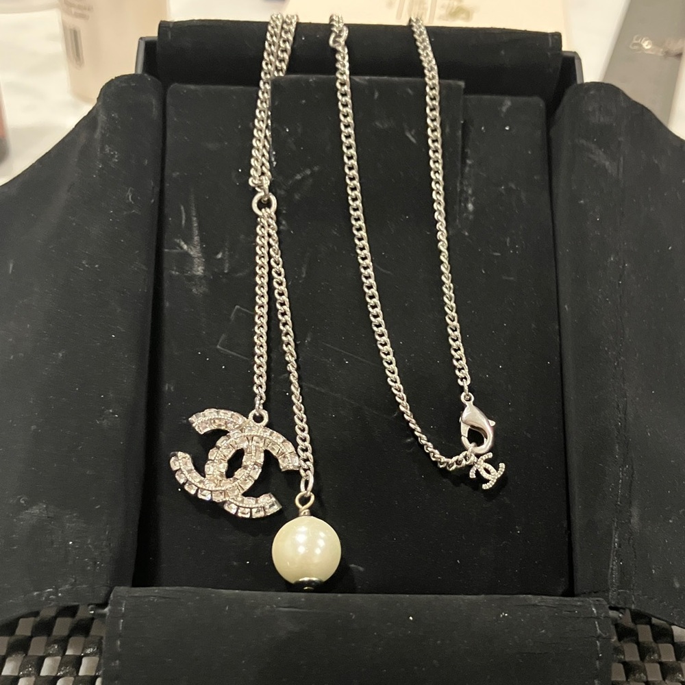 CHANEL Silver Necklace with Pearl and Crystal Logo